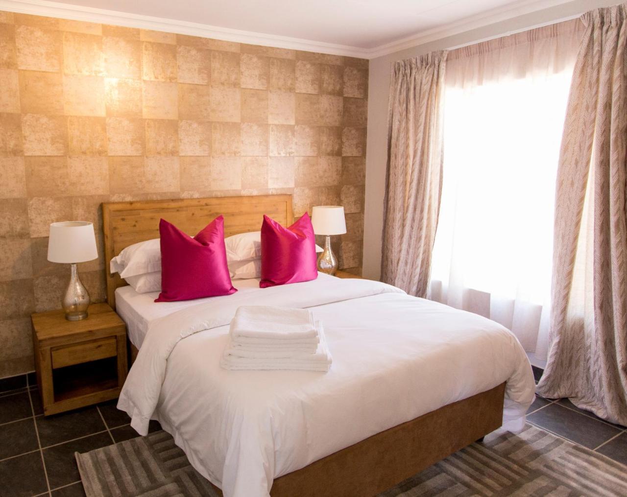 3 Lux Suites Миделбург Екстериор снимка